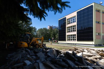 zdjęcie z terenu budowy przy jednej z rzeszowskich szk&oacute;ł, fot. Grzegorz Bukała, Urząd Miasta Rzeszowa