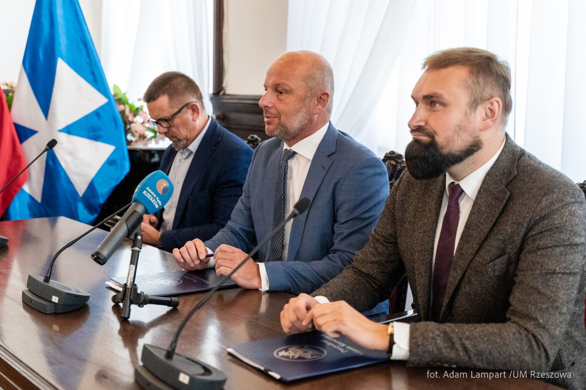 zdjęcie z podpisania umowy przez Prezydenta Miasta Rzeszowa Konrada Fijołka z firmą Linter Energia z Rzeszowa, fot. Grzegorz Bukała, Urząd Miasta Rzeszowa