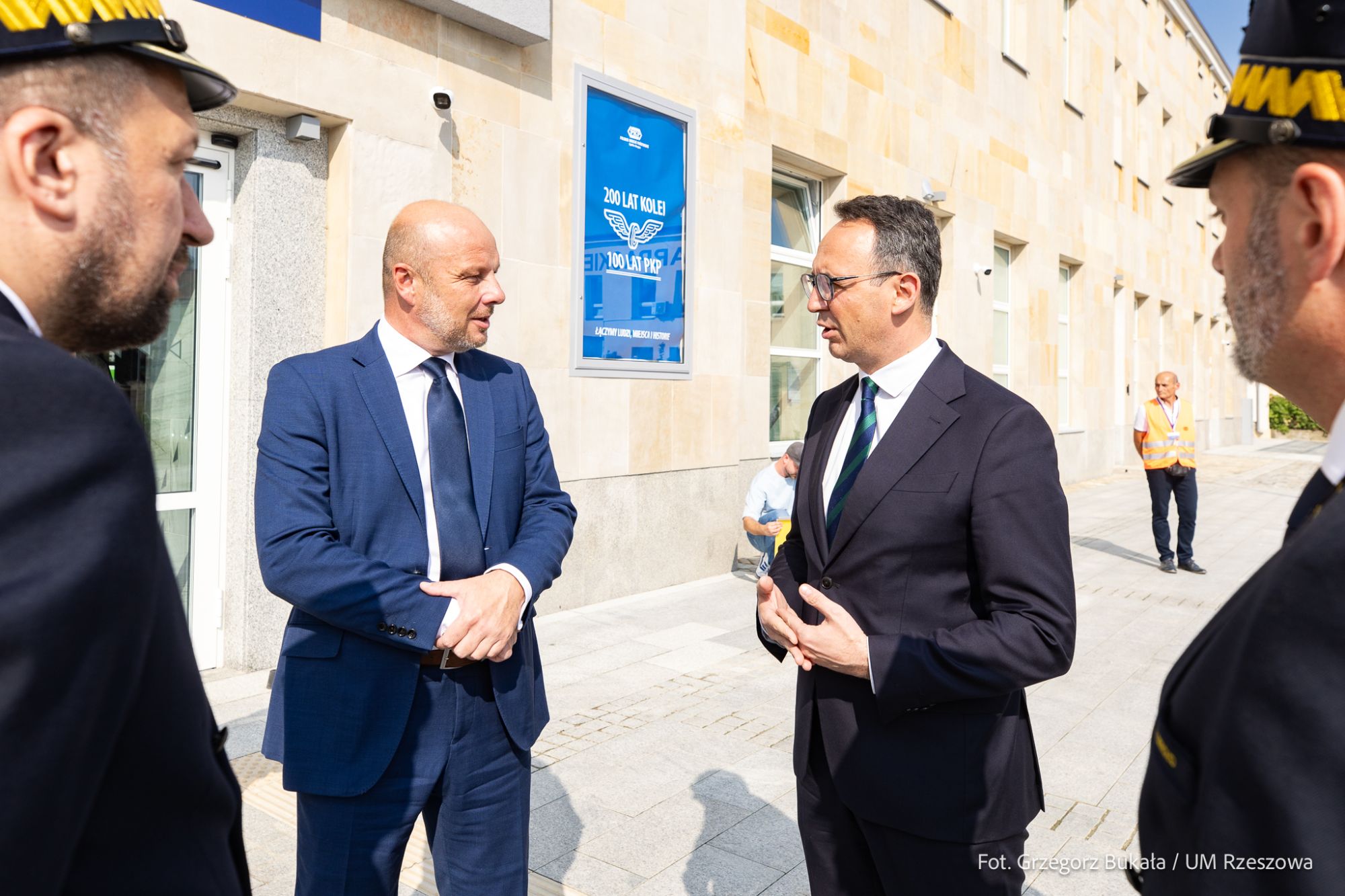 zdjęcie z oficjalnego oddania zmodernizowanego kolejowego Dworca Gł&oacute;wnego w Rzeszowie, fot. Grzegorz Bukała, Urząd Miasta Rzeszowa