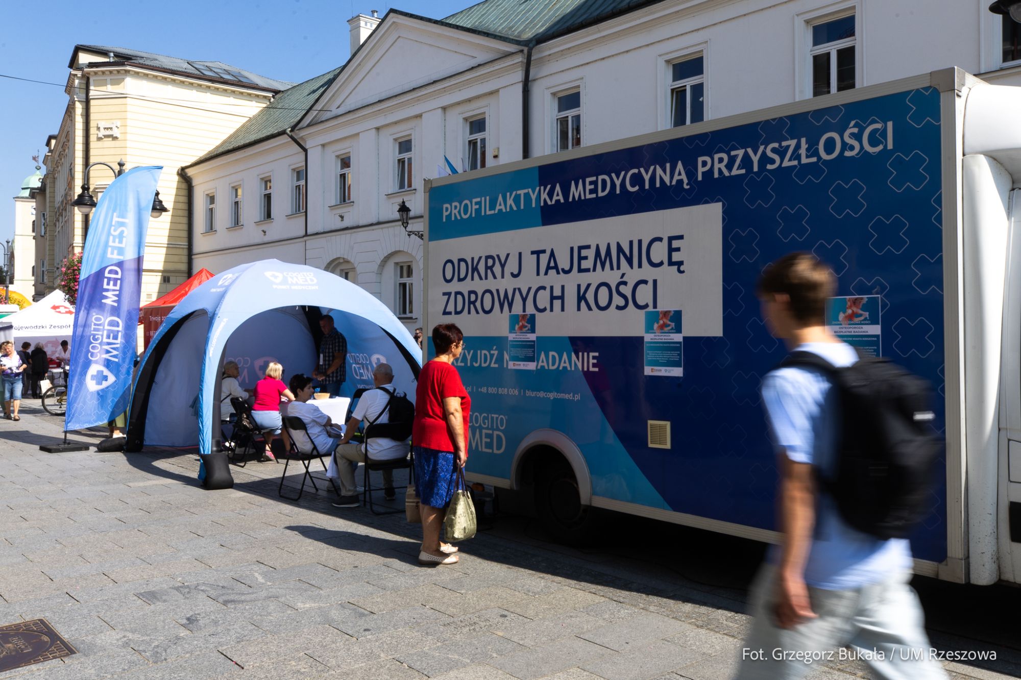 zdjęcie z mobilnych porad zdrowia w Międzynarodowym Centrum Integracji Feniks w Rzeszowie, fot. Grzegorz Bukała, Urząd Miasta Rzeszowa