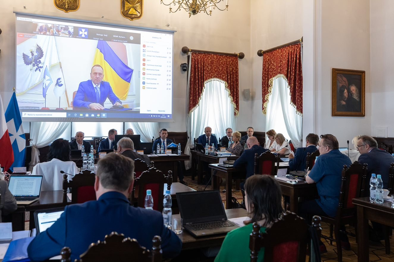 Prezydent Rzeszowa Konrad Fijołek oraz mer Czernihowa Władysław Atroszenko podpisali umowę partnerską