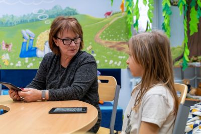 Wiceprezydent Rzeszowa Krystyna Stachowska przekazała 350 czytnik&oacute;w e-book&oacute;w Amazon Kindle do pięciu rzeszowskich plac&oacute;wek | fot. Adam Lampart/UM Rzesz&oacute;w