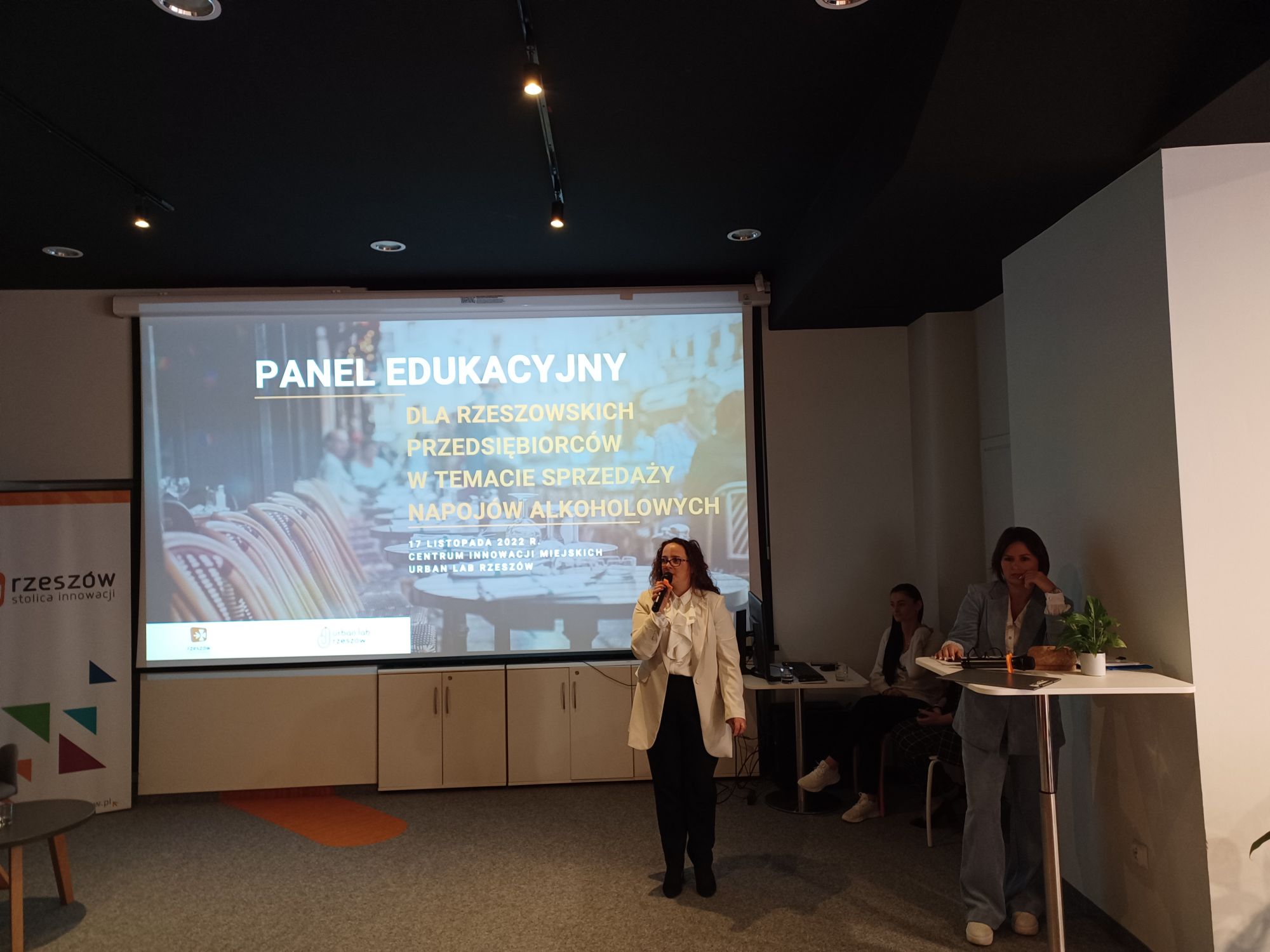 Zdjęcie z wydarzenia pn. panel edukacyjny dla rzeszowskich przedsiębiorców z dn.17 listopada
