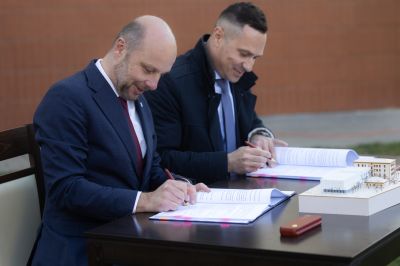 Umowę na wykonanie rozbudowy podpisał prezydent Konrad Fijołek | fot. Grzegorz Bukała, Urząd Miasta Rzeszowa