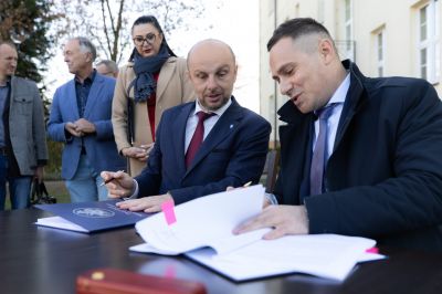 Umowę na wykonanie rozbudowy podpisał prezydent Konrad Fijołek | fot. Grzegorz Bukała, Urząd Miasta Rzeszowa