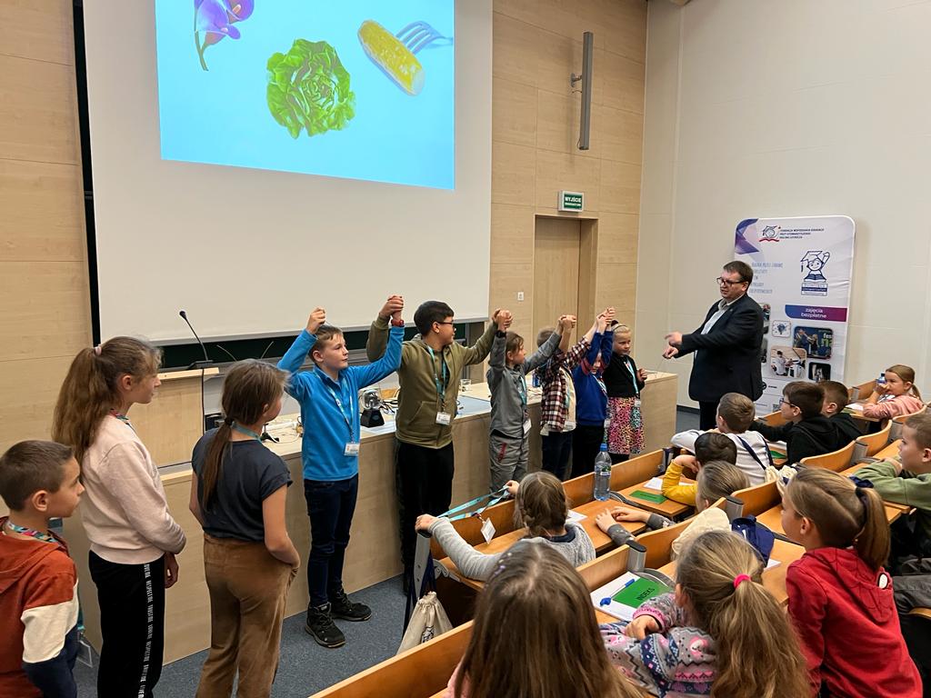 Po raz kolejny wystartowały zajęcia dla głodnych wiedzy, małych student&oacute;w, w ramach Dziecięcego Uniwersytetu Technicznego