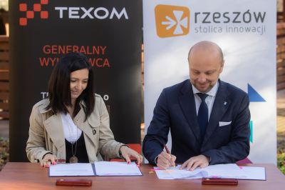 Prezydent Konrad Fijołek podpisał umowę na budowę nowego Centrum Opiekuńczo-Mieszkalnego przy Sucharskiego w Rzeszowie | Fot. Grzegorz Bukała, Urząd Miasta Rzeszowa