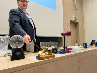 Po raz kolejny wystartowały zajęcia dla głodnych wiedzy, małych student&oacute;w, w ramach Dziecięcego Uniwersytetu Technicznego