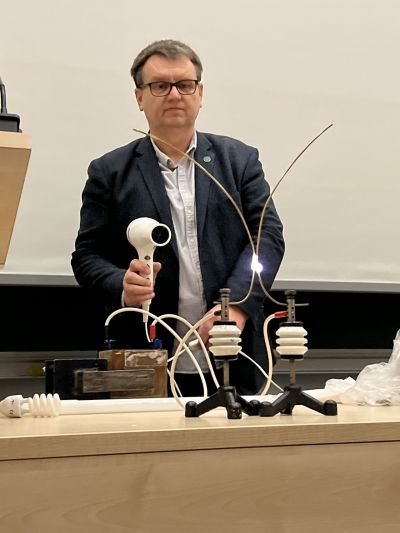 Po raz kolejny wystartowały zajęcia dla głodnych wiedzy, małych student&oacute;w, w ramach Dziecięcego Uniwersytetu Technicznego