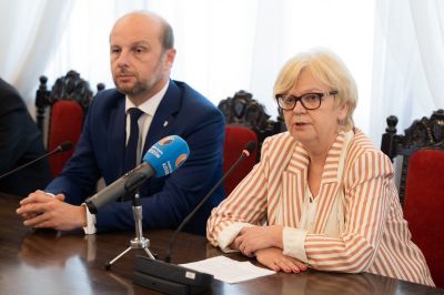 Zdjęcie ilustrujące opisaną sytuację w sprawie porozumienia kończącego sp&oacute;r zbiorowy w MPK | fot. Grzegorz Bukała/Urząd Miasta Rzeszowa