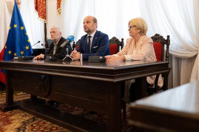 Zdjęcie ilustrujące opisaną sytuację w sprawie porozumienia kończącego sp&oacute;r zbiorowy w MPK | fot. Grzegorz Bukała/Urząd Miasta Rzeszowa