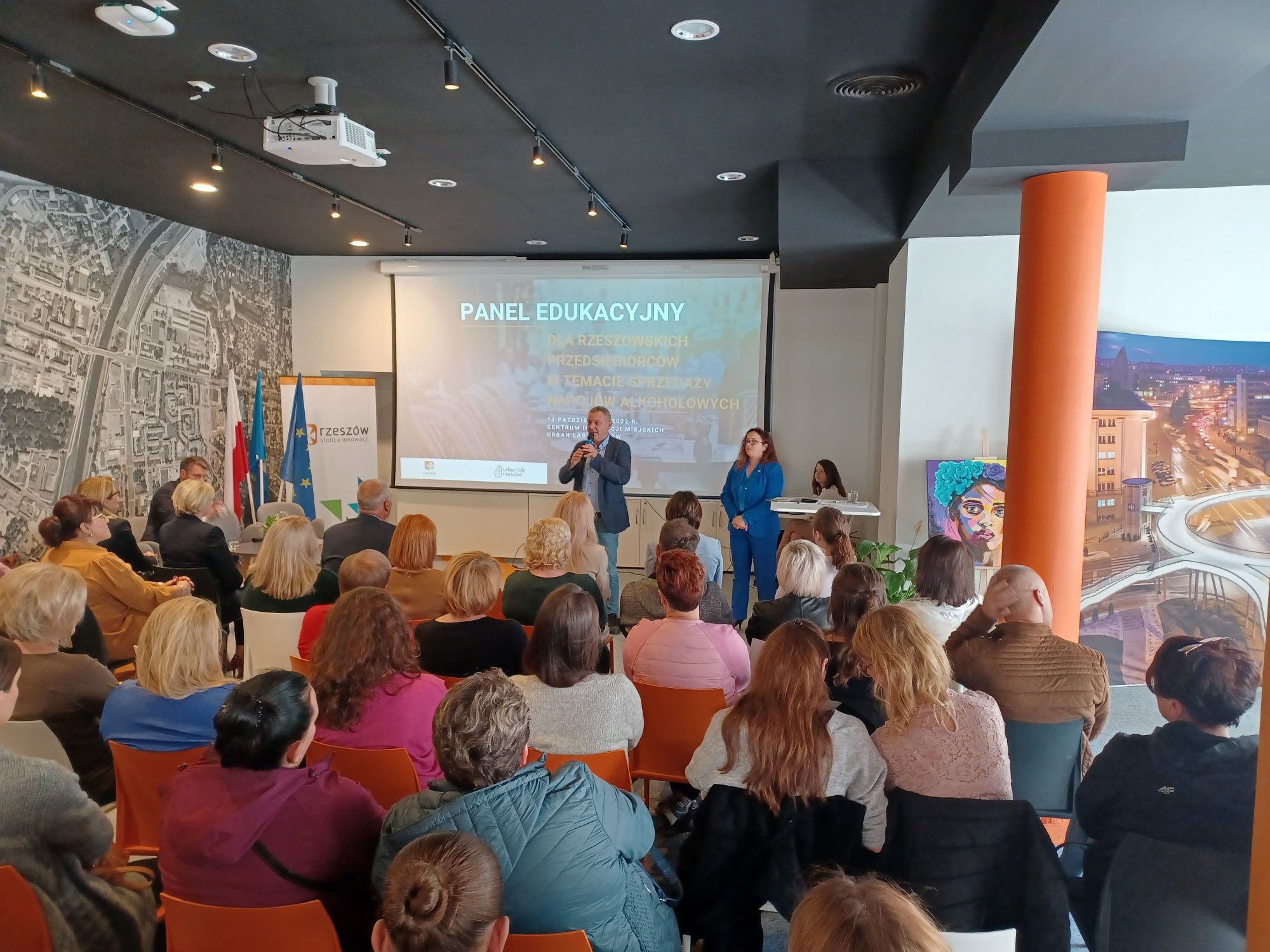 Zdjęcie ilustrujące ze spotkania szkoleniowego dla rzeszowskich przedsiębiorc&oacute;w