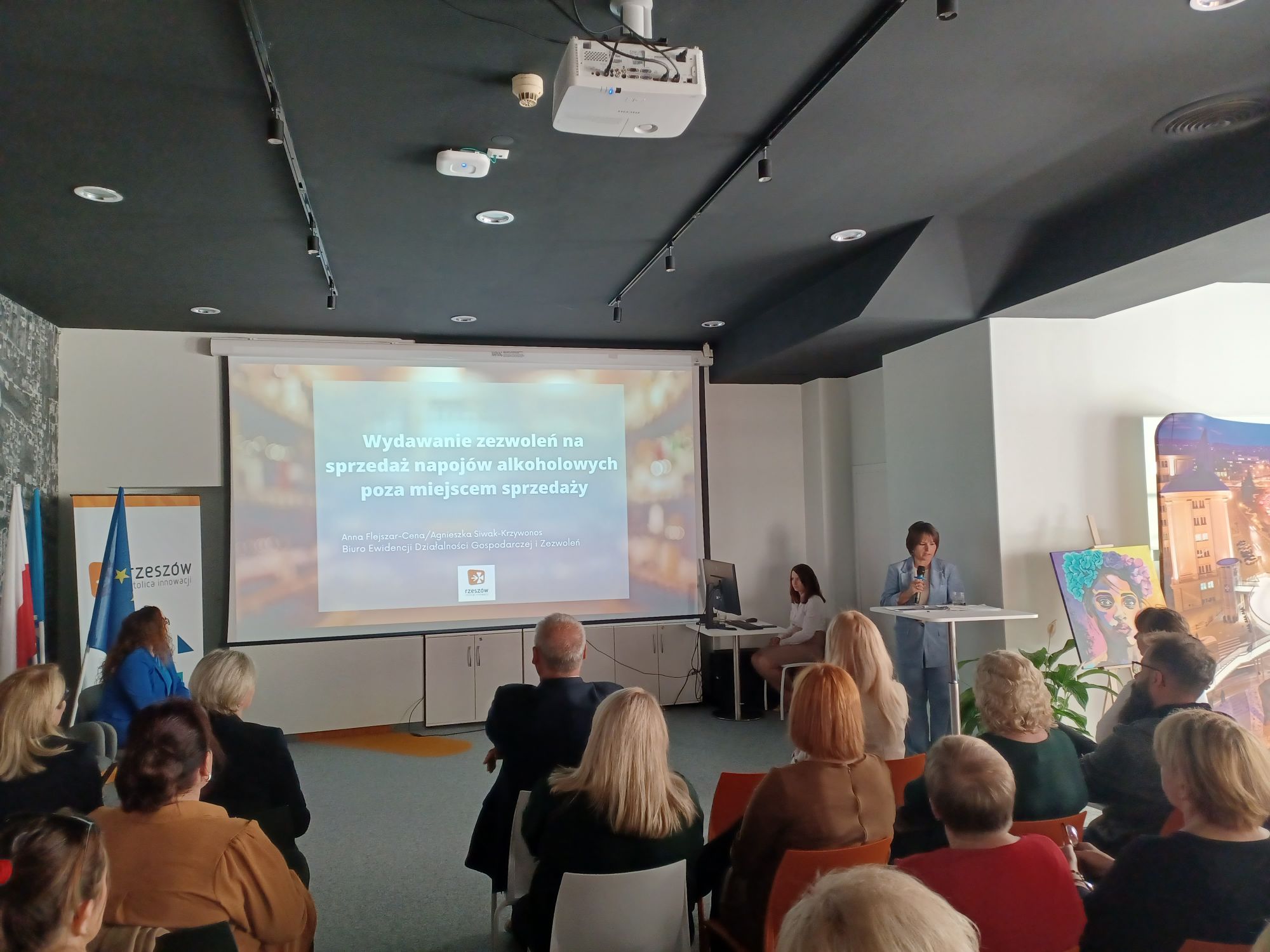 Zdjęcie ilustrujące ze spotkania szkoleniowego dla rzeszowskich przedsiębiorc&oacute;w