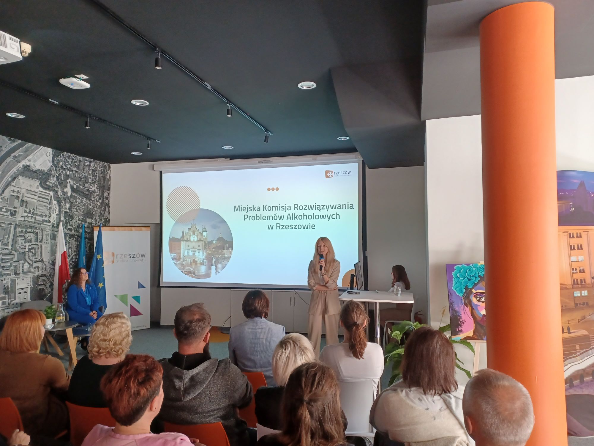 Zdjęcie ilustrujące ze spotkania szkoleniowego dla rzeszowskich przedsiębiorc&oacute;w