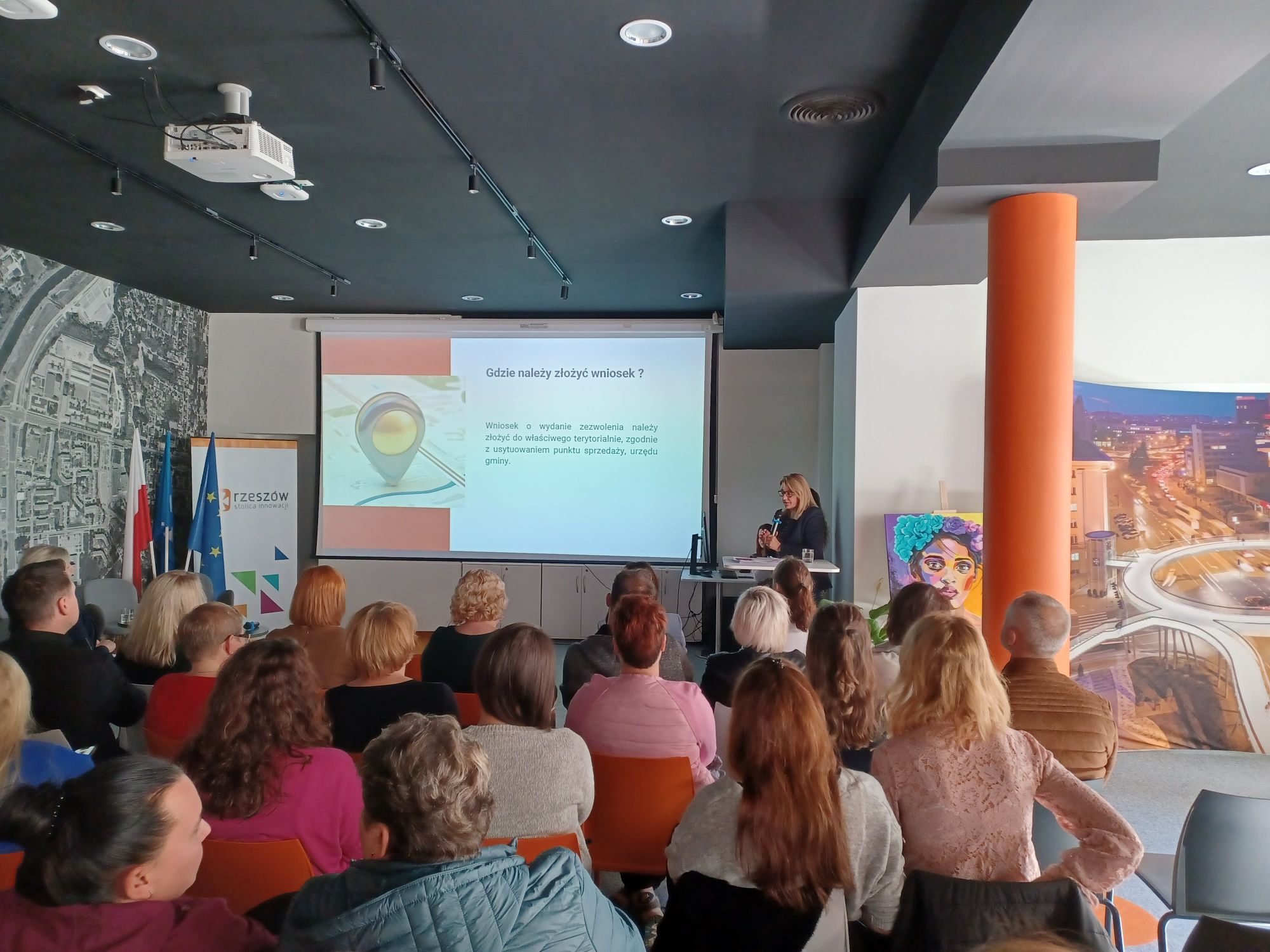 Zdjęcie ilustrujące ze spotkania szkoleniowego dla rzeszowskich przedsiębiorc&oacute;w