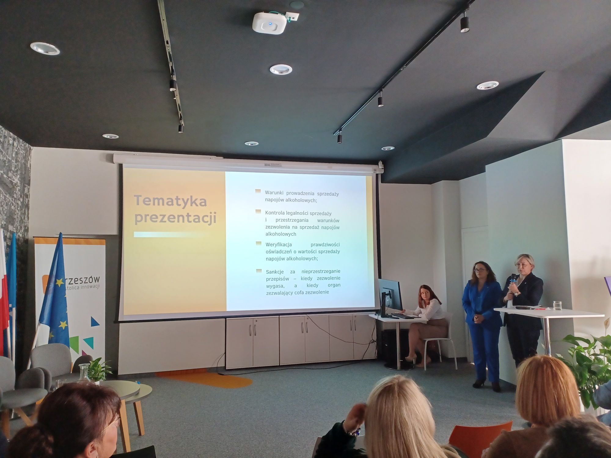 Zdjęcie ilustrujące ze spotkania szkoleniowego dla rzeszowskich przedsiębiorc&oacute;w