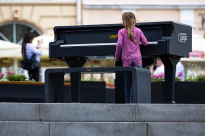 Zdjęcie ilustrujące Fortepian Cadenza w rzeszowskim Rynku