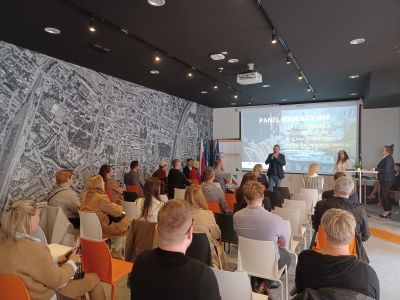 Zdjęcie z wydarzenia pn. Panel Edukacyjny Dla Rzeszowskich Przedsiębiorc&oacute;w