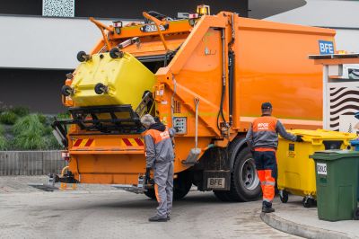 Zdjęcie ilustrujące opisaną sytuację | trzeci punkt zbi&oacute;rki odpad&oacute;w