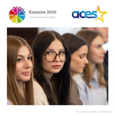 zdjęcie z uroczystego spotkania, podczas kt&oacute;rego prezydent pogratulował drużynie lekkoatletycznej CWKS Resovia Rzesz&oacute;w zdobycia medali, fot. Grzegorz Bukała, Urząd Miasta Rzeszowa