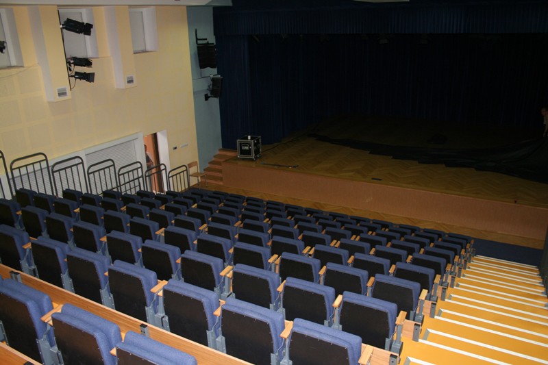 Wyremontowana sala wielofunkcyjna w Młodzieżowym Domu Kultury w Rzeszowie przy ul. Osmeckiego