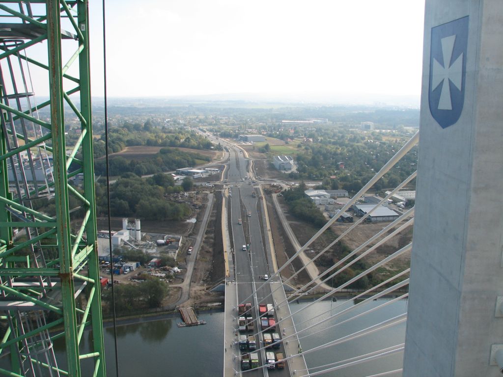 Pr&oacute;by obciążeniowe mostu - widok z g&oacute;ry