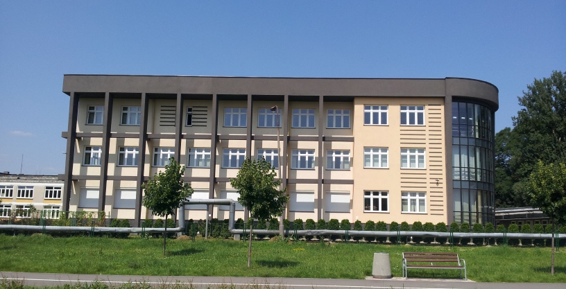 Nowy budynek dydaktyczny Zespołu Szk&oacute;ł Gospodarczych - widok z zewnątrz