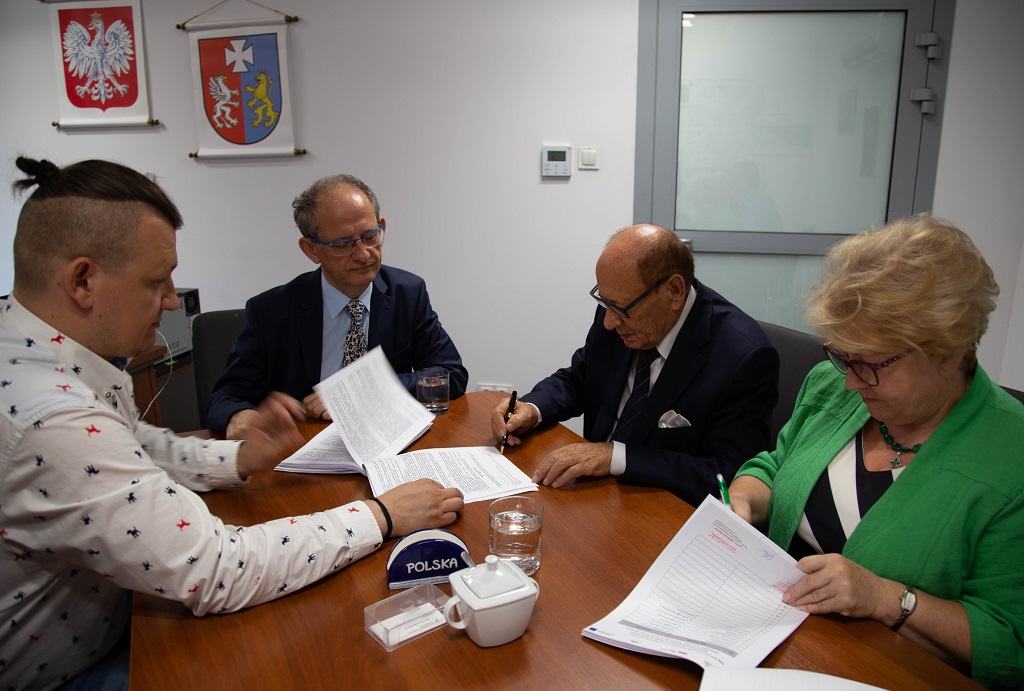 Podpisanie umowy o dofinansowanie na projekt Pokonać Niesamodzielność