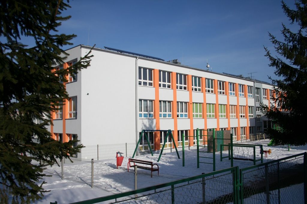 Zesp&oacute;l Szk&oacute;ł nr 3 po termomodernizacji
