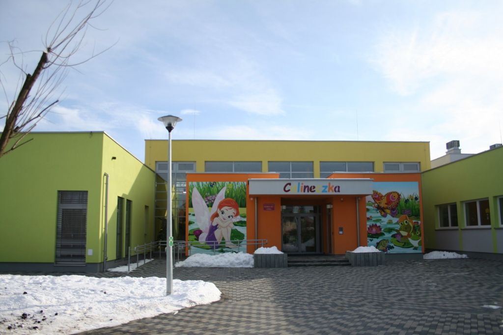 Budynek żłobka na zewnątrz